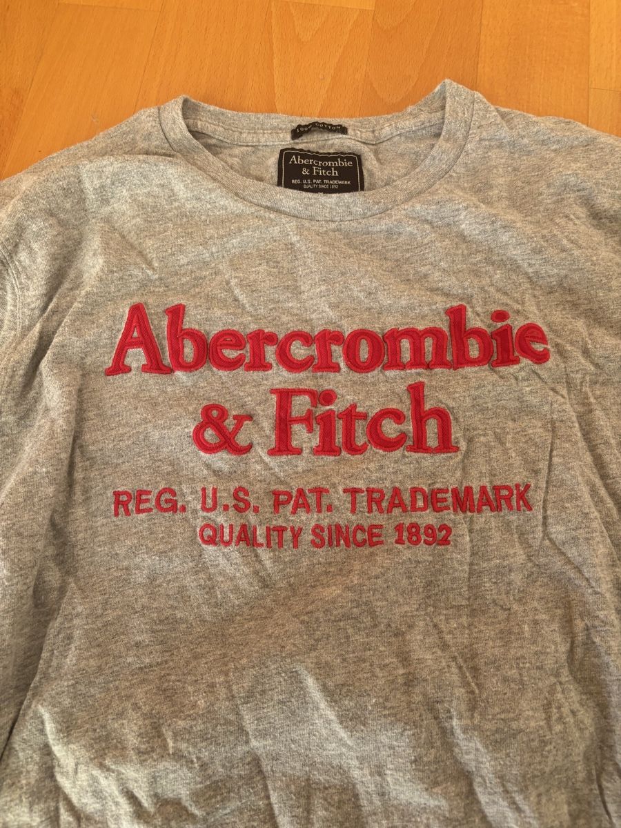 T-shirt: Abercrombie T shirt – Usato da Chexbres venduto da doe_xns6 1