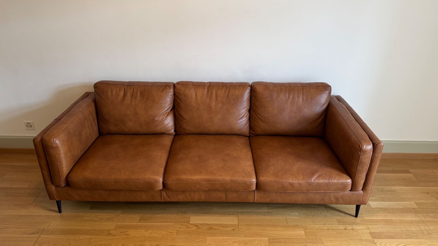 Conforama Sofas: 3er Ledersofa DAROK – D'occasion à Luzern par and_w5nq