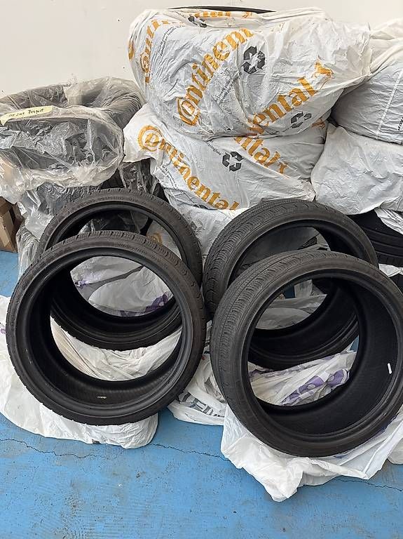 Pneumatici & Ruote complete: Winterreifen 235/35 R19 – Usato da Wald Ar venduto da and_hd2f 1
