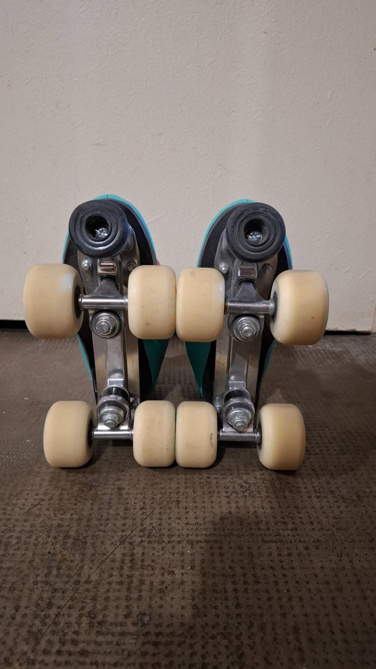 Pattini in linea & Pattini a rotelle: Patins a roulettes chaya 39 – Usato da Lausanne venduto da afr_9tsz 2