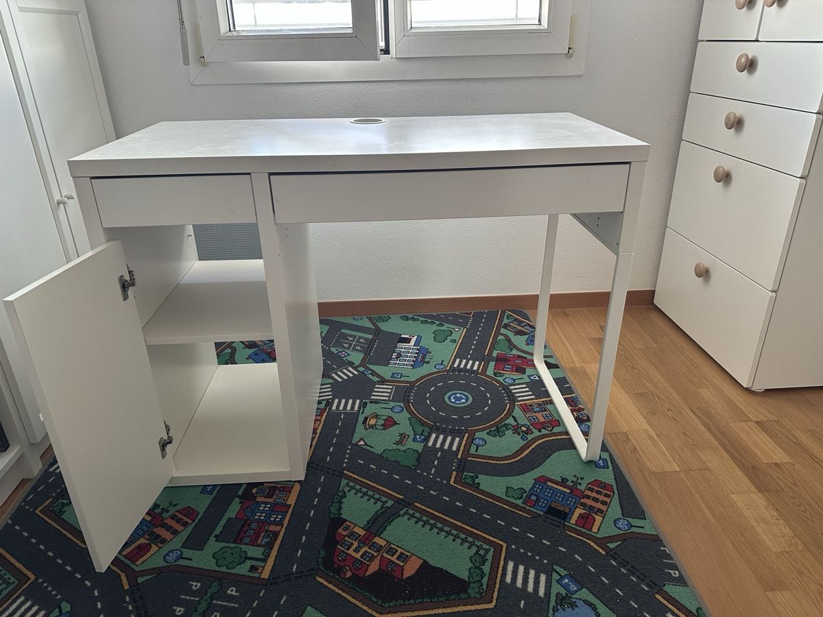 Ikea Scrivanie: Ikea Schreibtisch – Usato da Muri AG venduto da and_fw2s 1