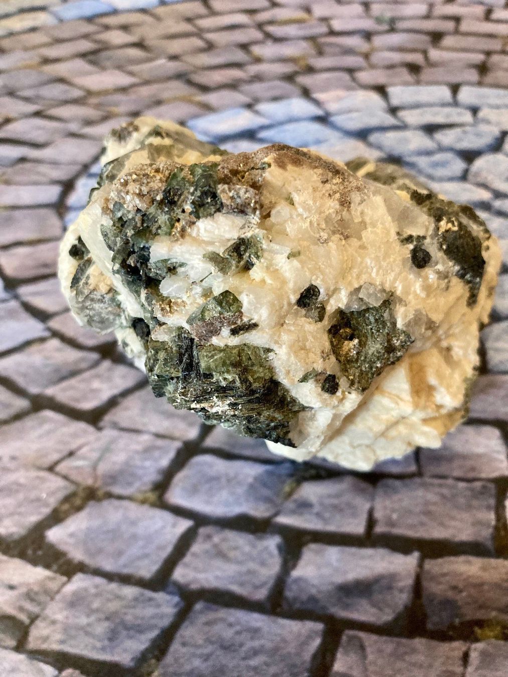 Minerali & Pietre curative: Turmalin /Albit – Nuovo (secondo la descrizione) da Biberist venduto da Steine 3