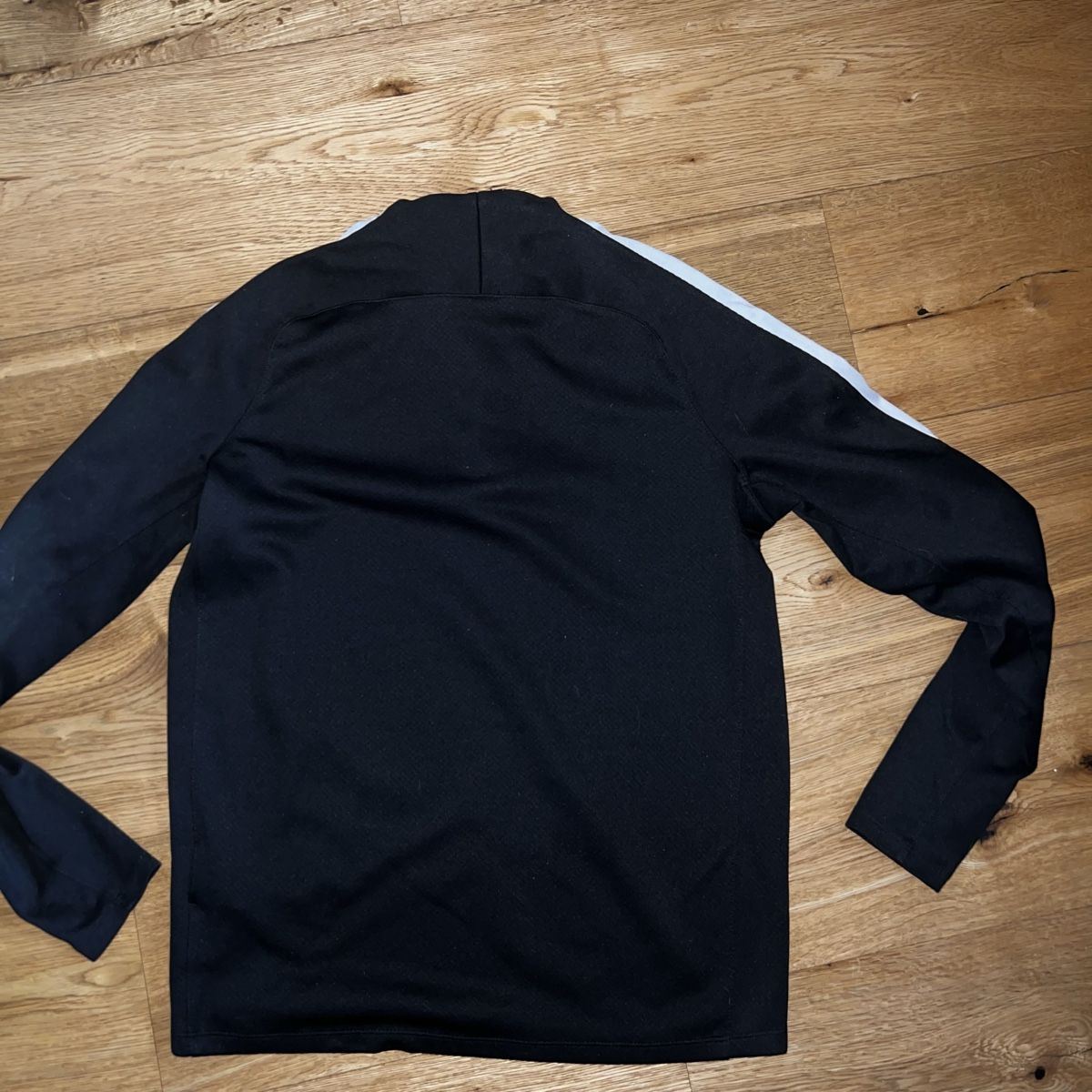 Nike Hemden, T-Shirts & Polos: Jungs Sport Oberteil XL – Gebraucht aus Chur von noe_mh8b 4