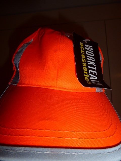 Altro in  Abbigliamento & Accessori: SCHUTZ - KAPPE mit Sonnenschutz – Usato da Winterthur venduto da Bulldog5 7