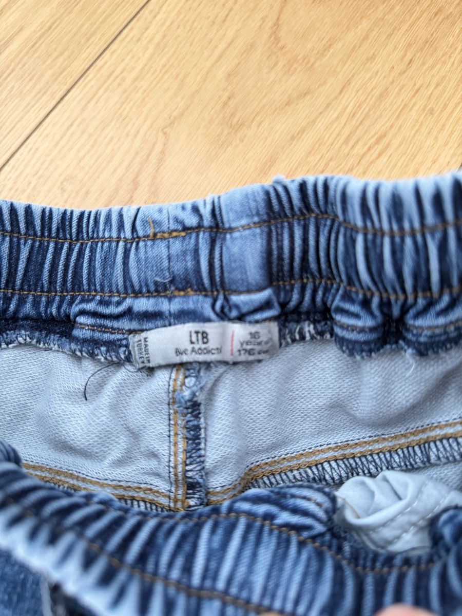 Levi's Kleiderpakete & -sets: Lot shorts garçon14/16 ans Lévis  – Gebraucht aus Prangins von Leelou11 5