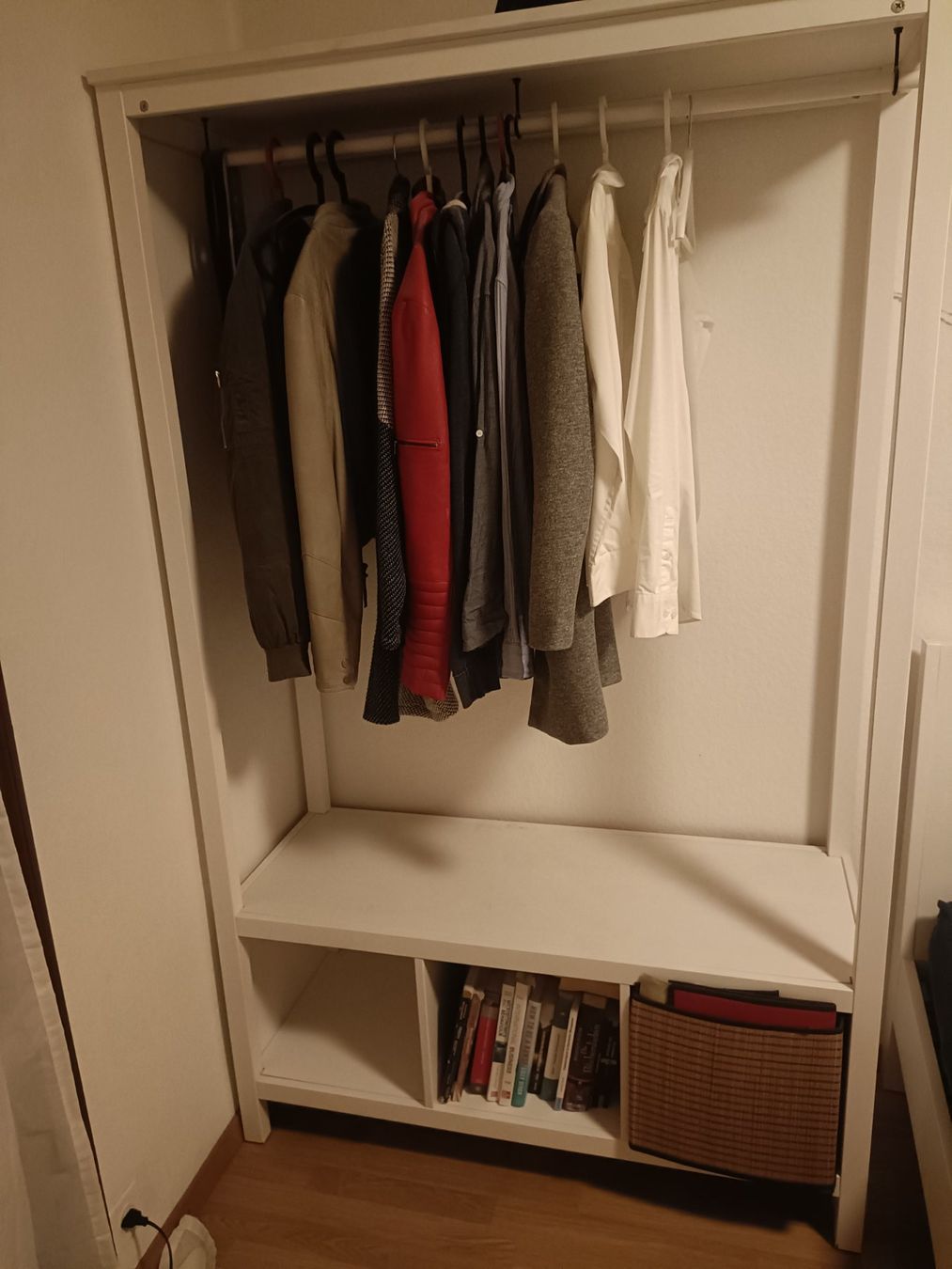 Ikea Armadi: IKEA HEMNES Kleiderschrank/ Garderobe – Usato da Zürich venduto da sar_x59c