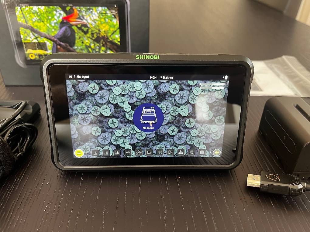 Monitor: Atomos Shinobi 5" Monitor  Komplettes Set mit Akkus – Usato da Zürich venduto da Han 1