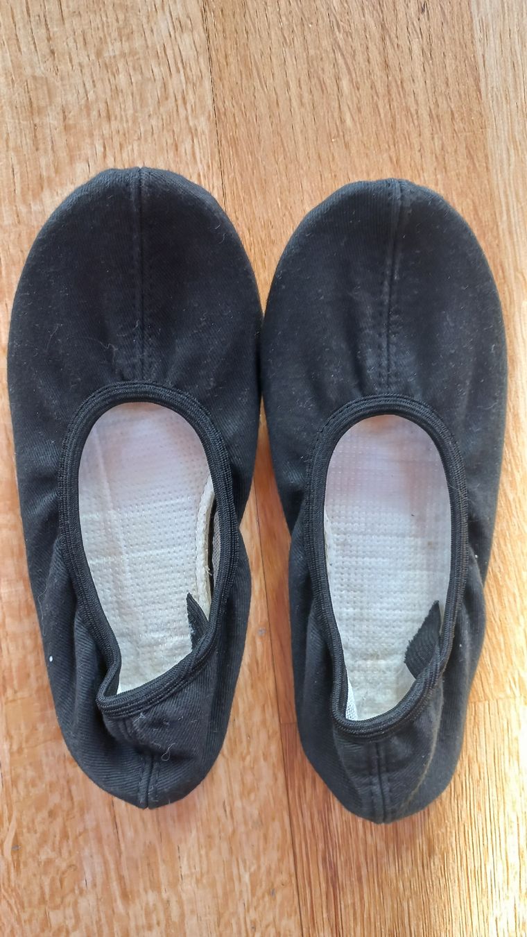 Scarpe per ragazze: Schläppli, Gymnastikschuhe, Balletschuhe, Ca. Grösse 32 – Usato da Leukerbad venduto da vwgolf01
