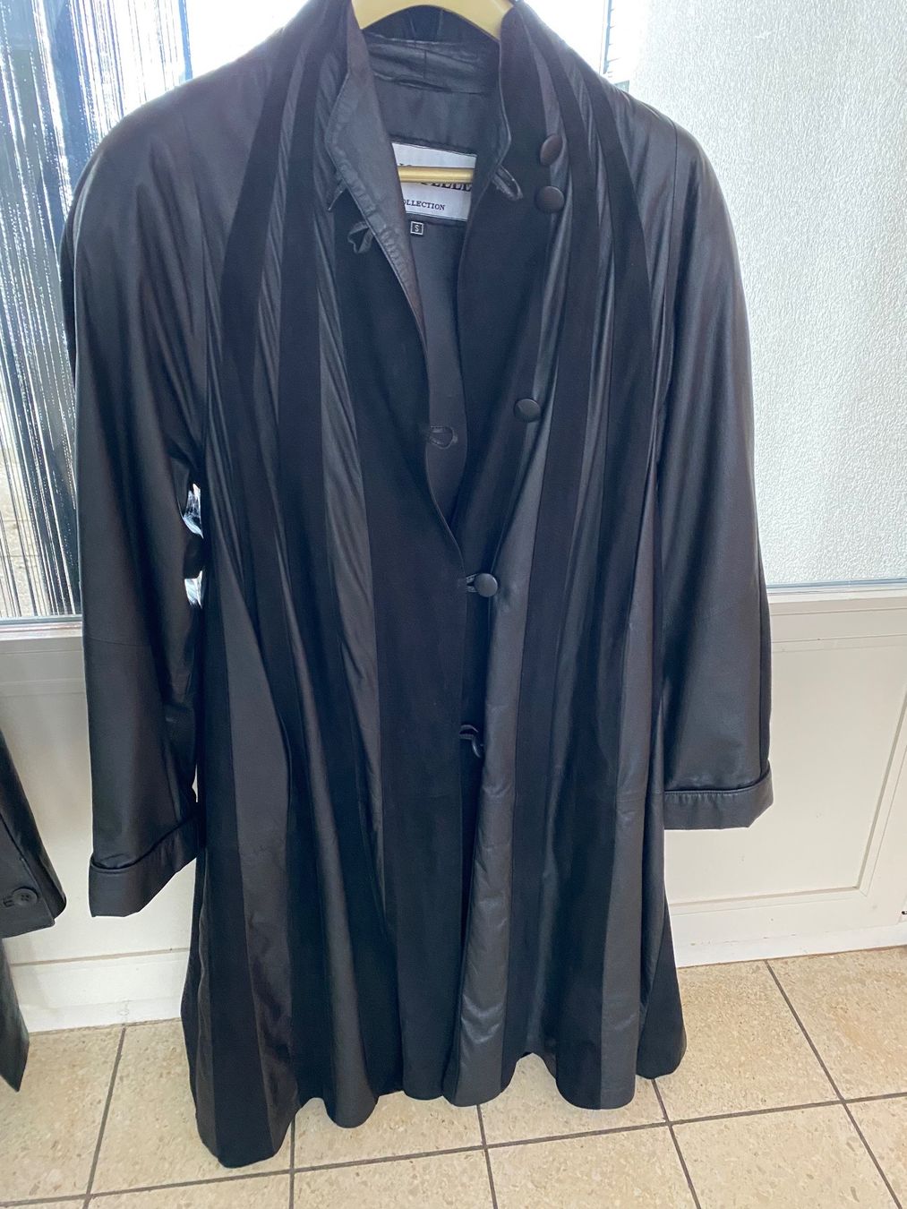 Cappotti: Hochwertige Damen Lederjacke schwarz – Usato da Duggingen venduto da Kisha010 2