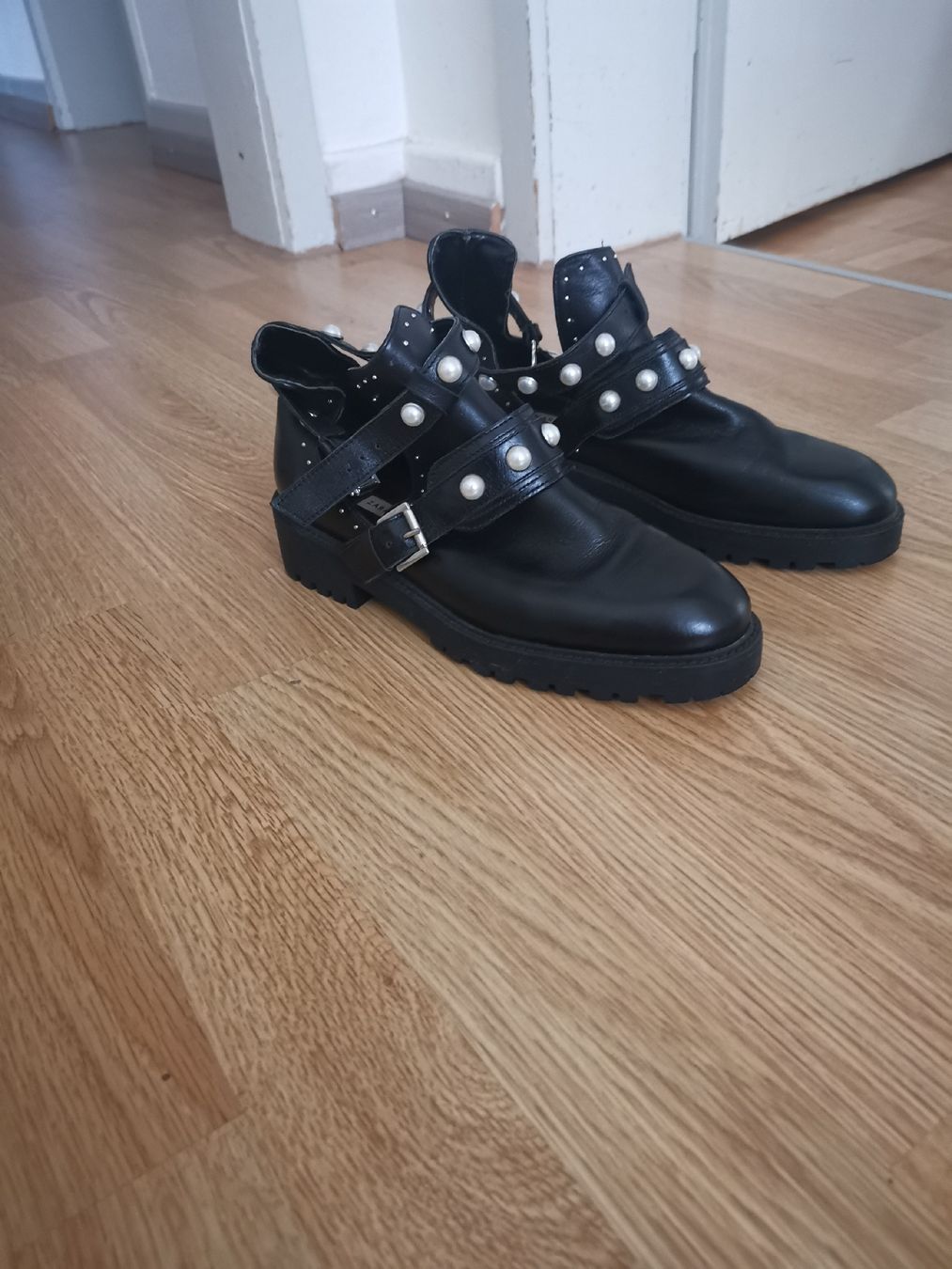 Zara Scarpe da donna: Bottines Zara cloutées perles noires – Nuovo (secondo la descrizione) da Biel/Bienne venduto da Edi5Roli3 2