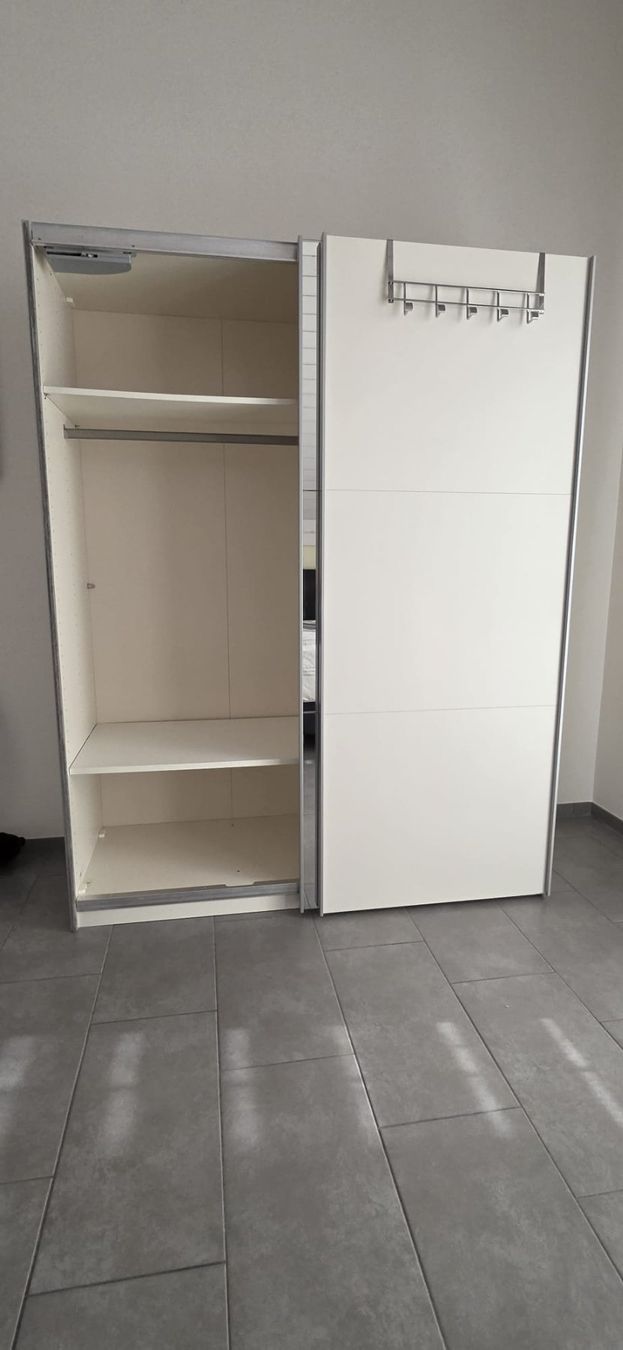 Schränke: Kleiderschrank – Gebraucht aus Gipf-Oberfrick von Decianni 1