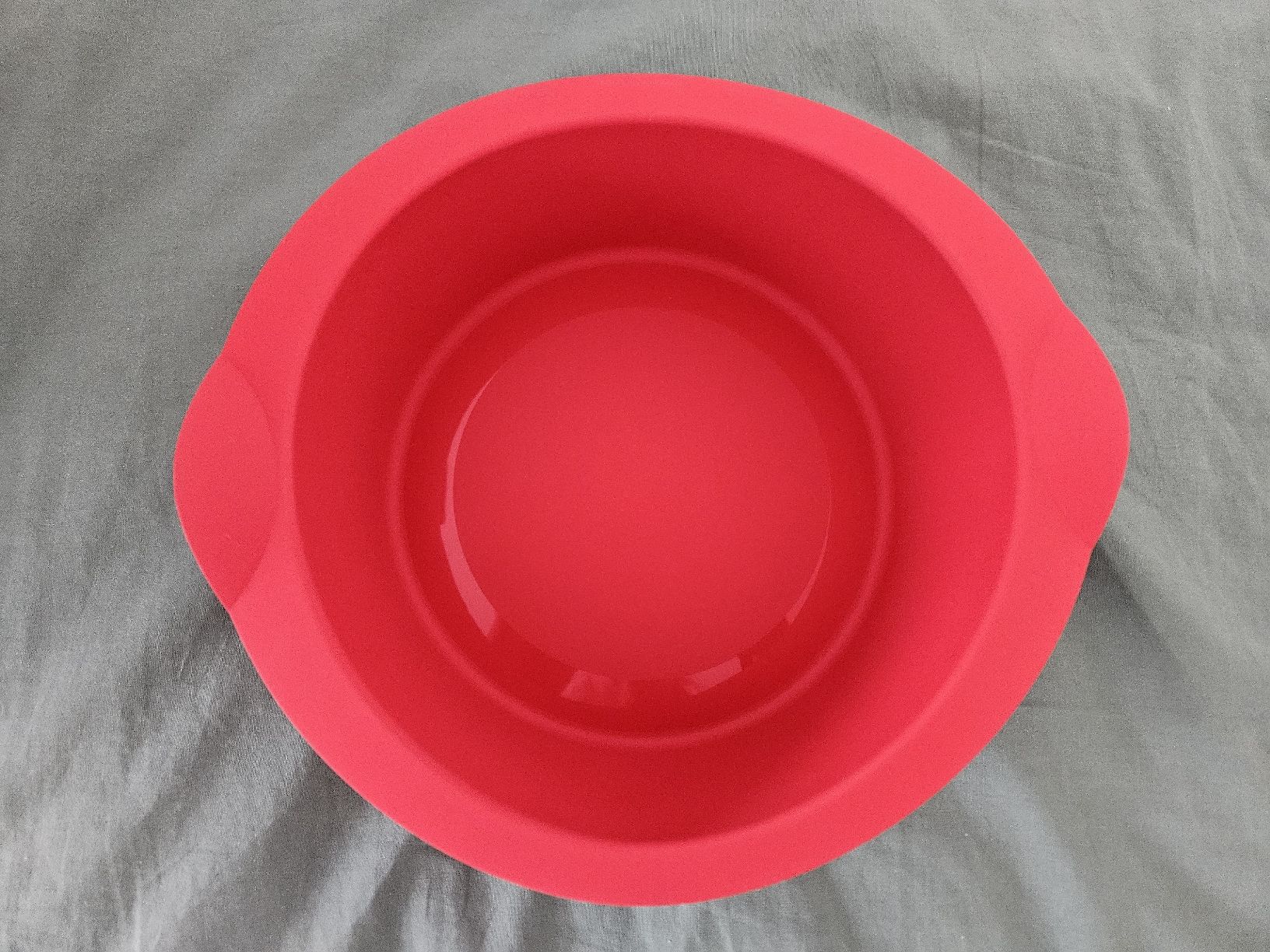 Tupperware Teglie da forno: Tupperware Backform rund aus Silikon - perfekt zum Backen! – Usato da Cham venduto da Fischli84