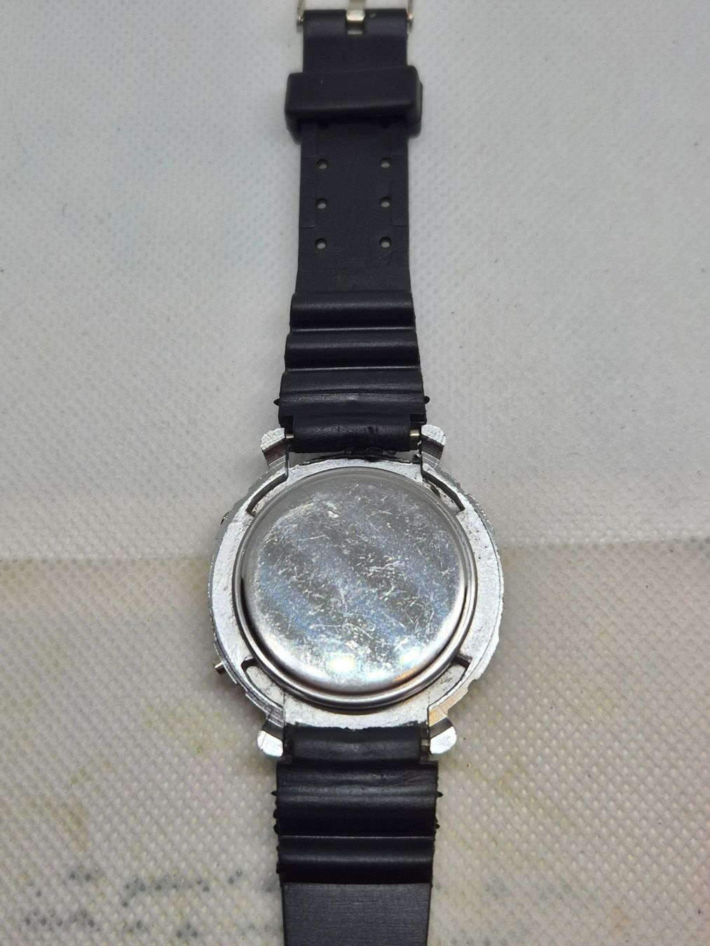 Montres: Gebrauchte digitale Multifunktions-Sportuhr – D'occasion à Losone par bal_gfp6 4