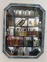  Miniaturen Parfüm Sammlung in Vitrine, Rarität! Top! (51)