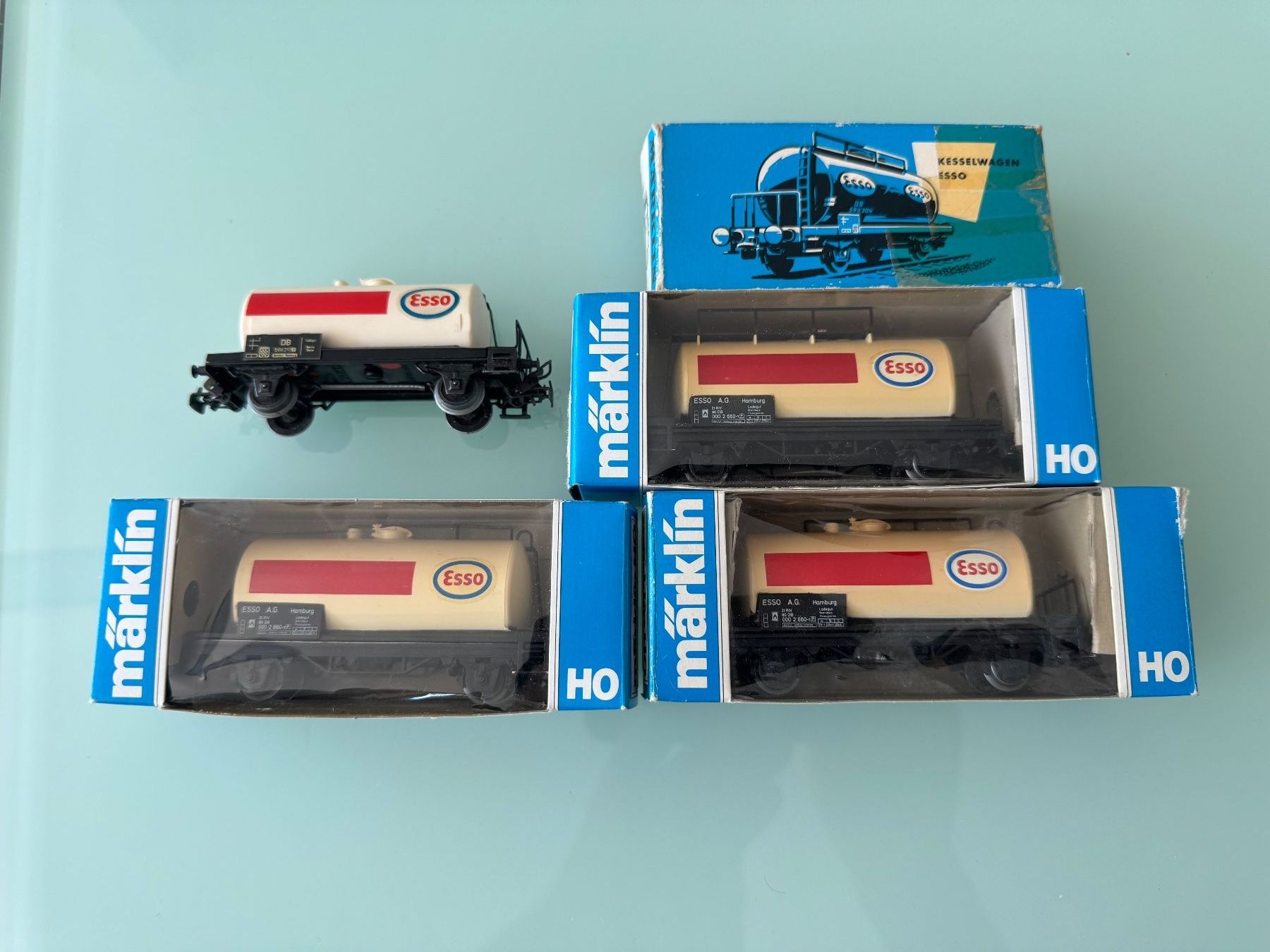 Märklin Modelleisenbahnen: 5 Kesselwegen Esso Märklin – Gebraucht aus Köniz von Henebe 5