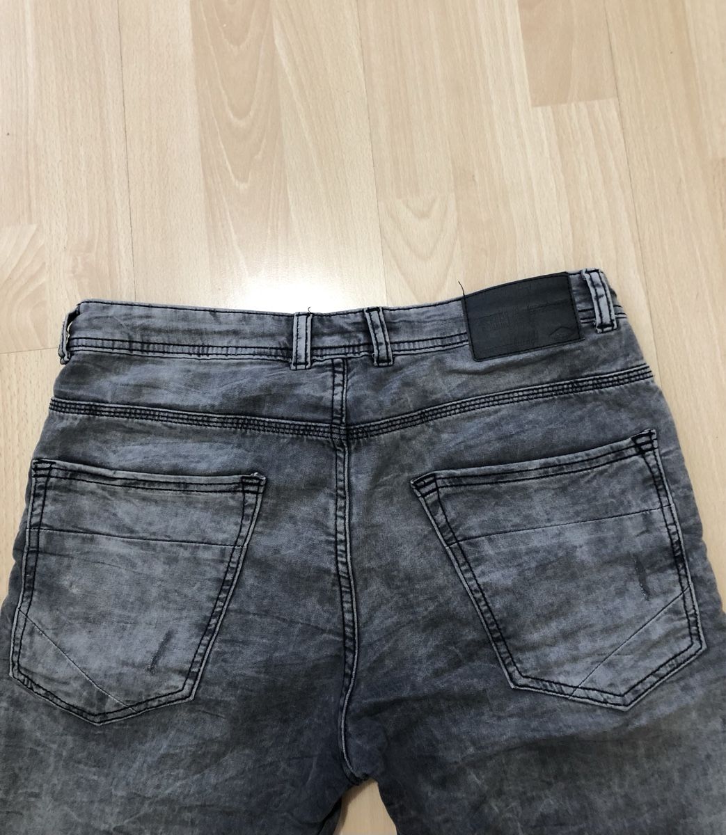Jeans: Kurz Hose Gr.S – Usato da Chur venduto da vicky7 8