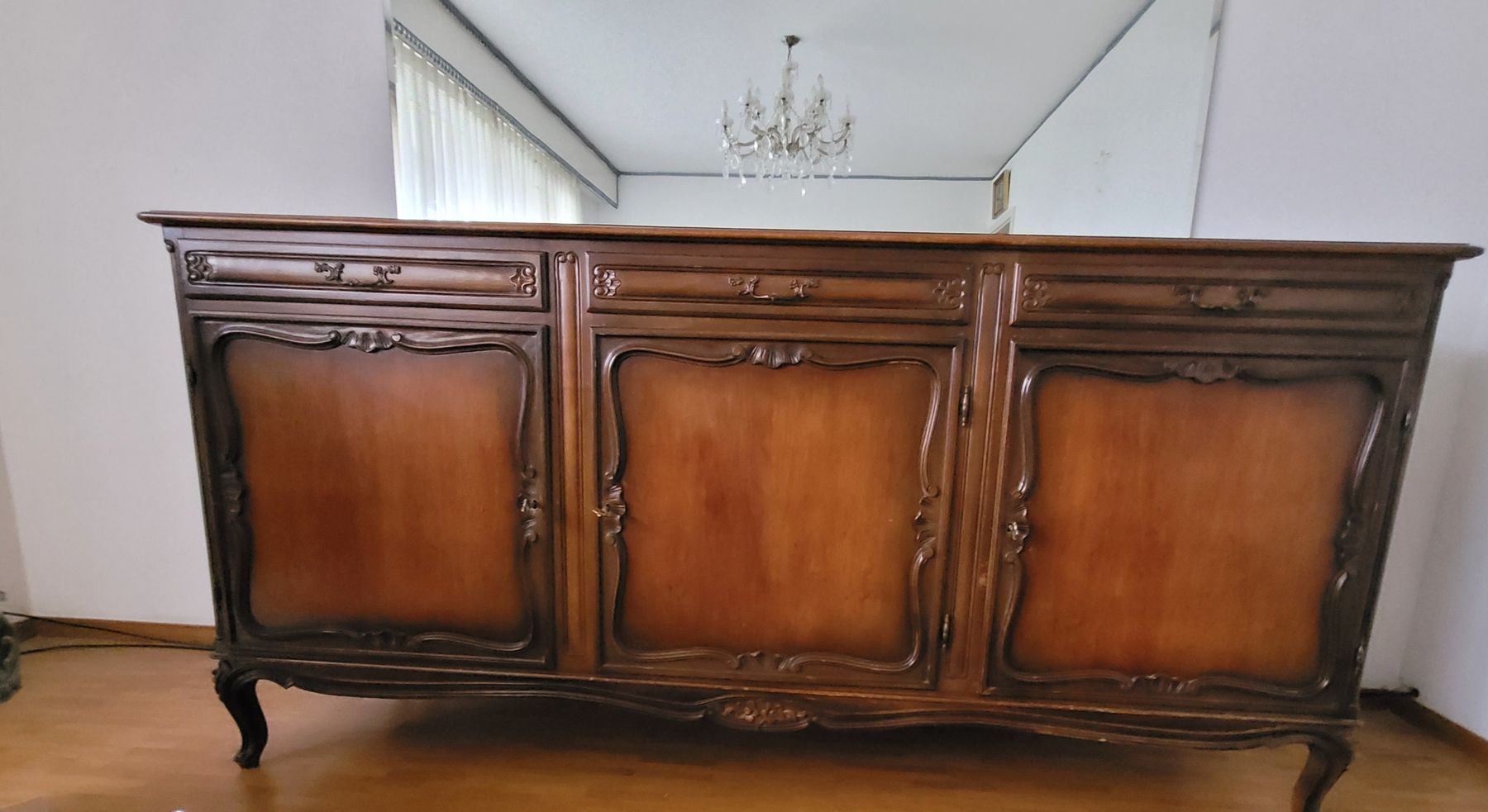 Credenze: buffet en bois style louis XV – Usato da Renens VD venduto da Minipri