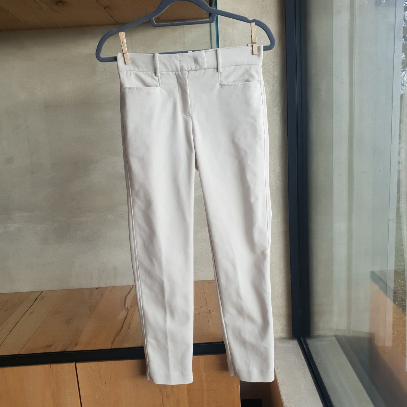 Mango Pantaloni: 🐸 Hose MANGO 34 offwhite – Nuovo (secondo la descrizione) da Môtier (Vully) venduto da Frogs