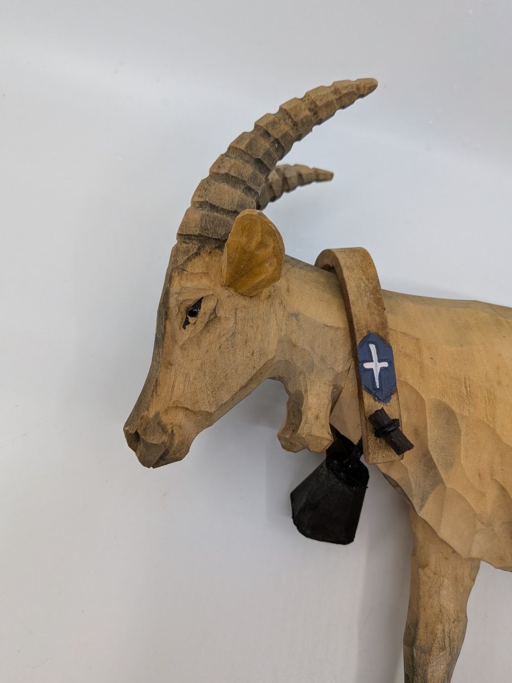 Skulpturen & Statuen: Holzfigur Steinbock oder Ziege – Gebraucht aus Emmen von magelan 1
