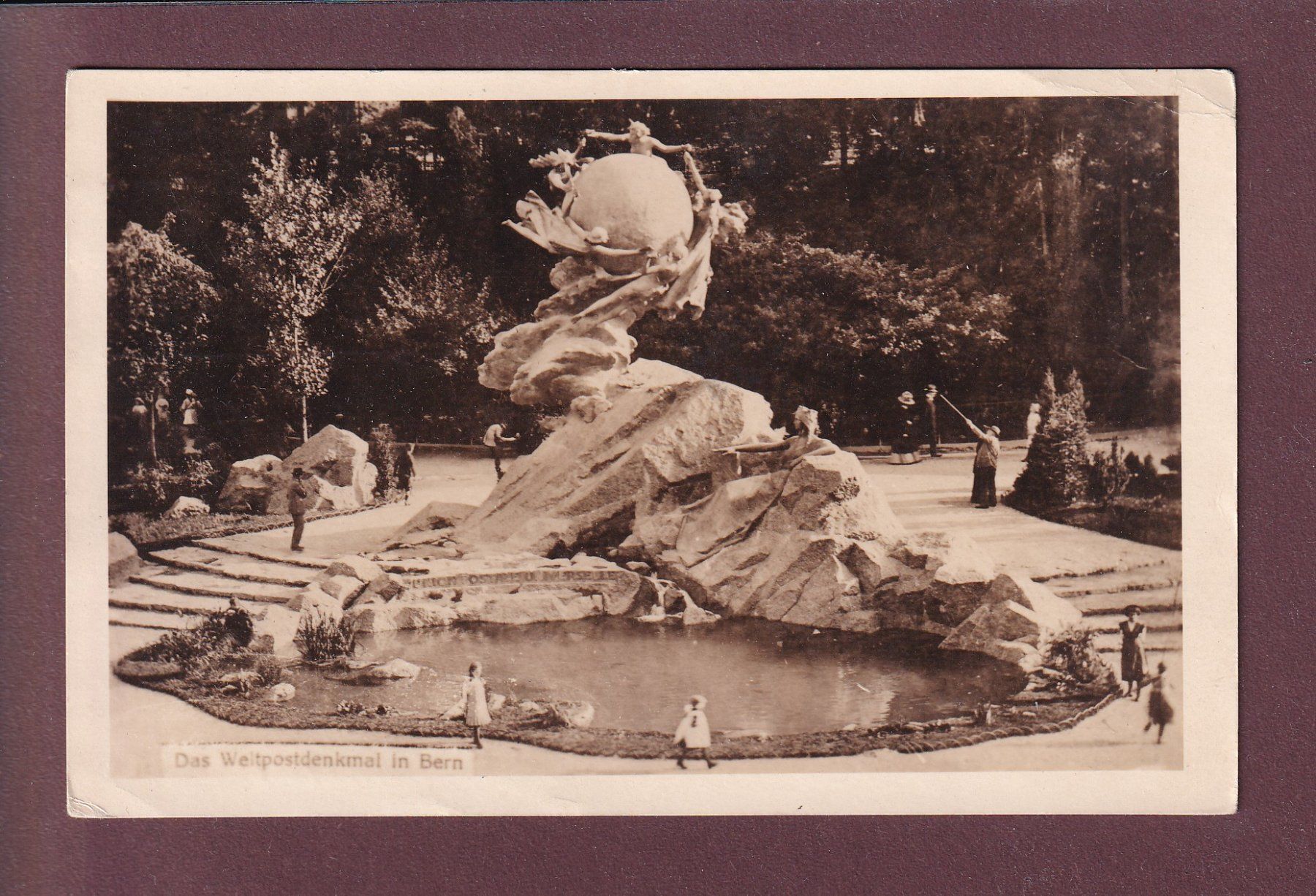 Cartes postales: BERN - Weltpostdenkmal - Leute - 1930 // Eckbug // – D'occasion à Pully par nicecards