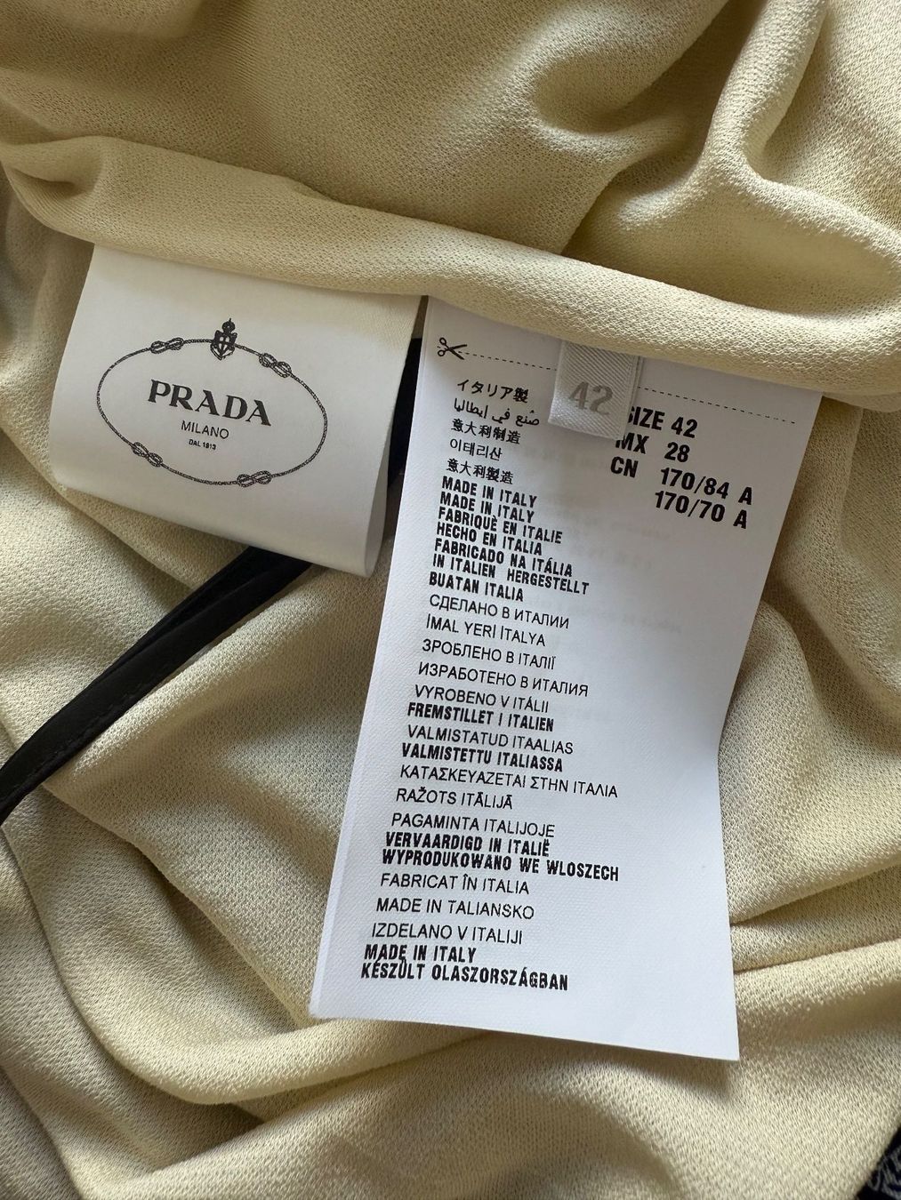 Prada Vestiti: Unbenutztes Prada Minikleid, Grösse 38, Blumenmuster – Nuovo (secondo la descrizione) da Horgen venduto da tsp_qr5b 3