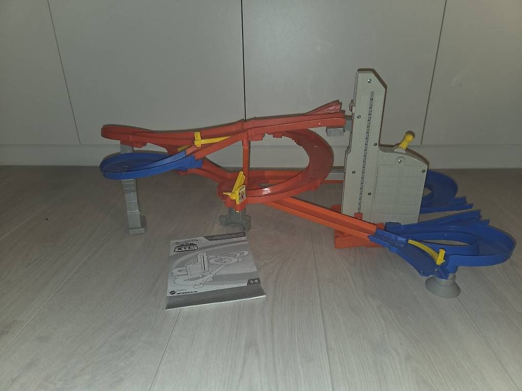 Jouets: Hot Wheels Auto Lift – D'occasion à Ballwil par schlaubi99 1