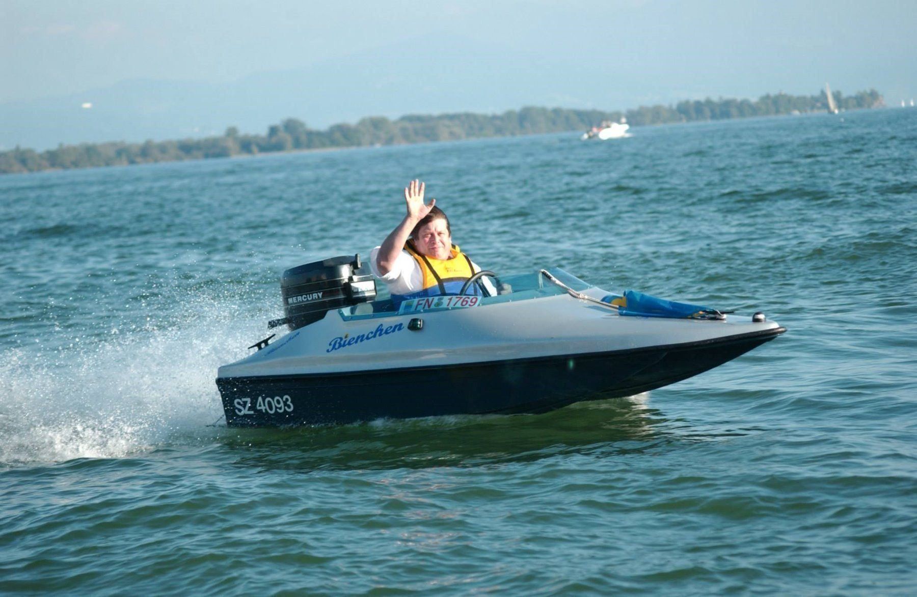 Boote: BIENCHEN GELB RENNBOOT AB 8 PS OHNE PRÜFUNG – Gebraucht aus Avenches von BOOTTRANSPORTE 8