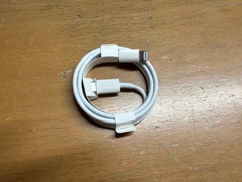 Apple Cavi: Ladekabel USB-C auf Lightning, 1m, Weiss, – Nuovo e nell'imballaggio originale da Au SG venduto da bah_6f5w