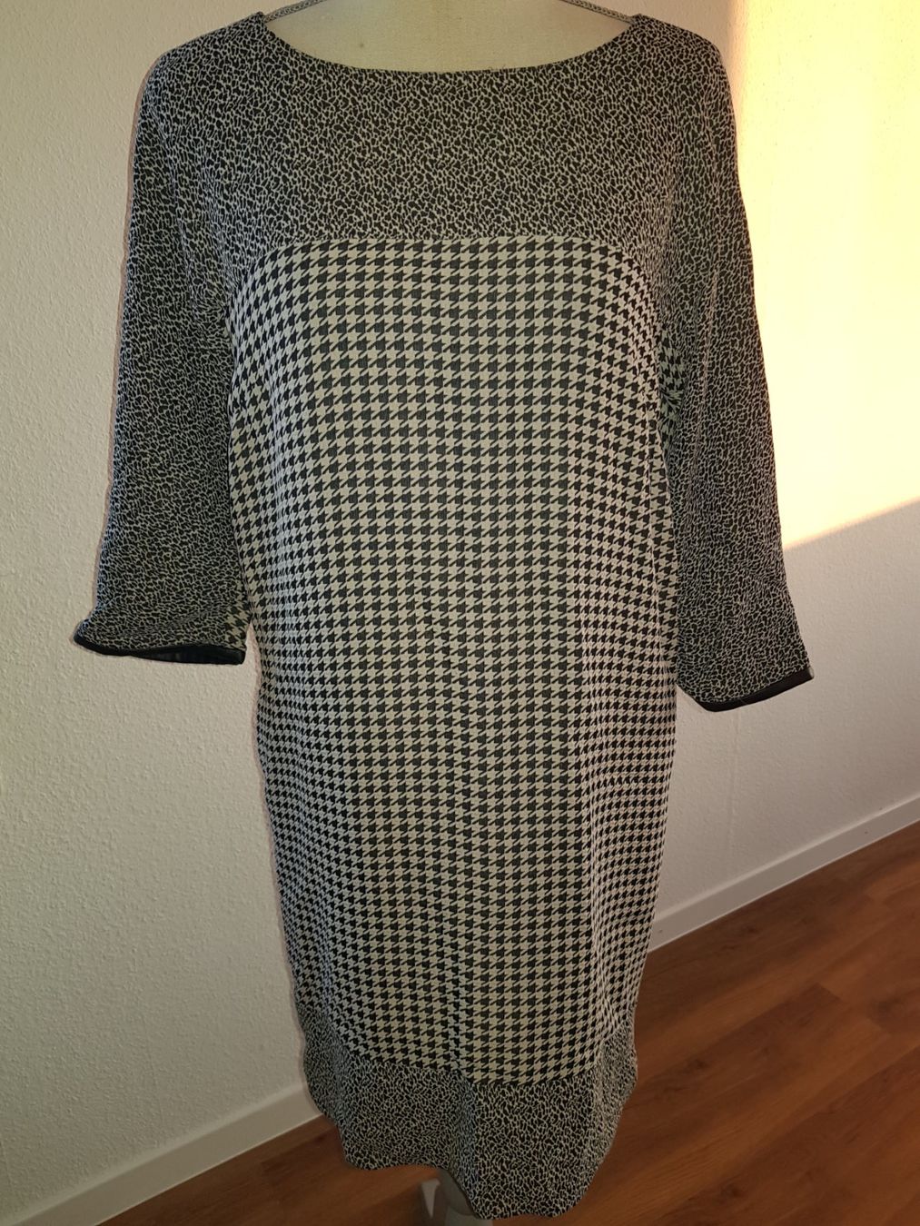Max Mara Vestiti: MAXMARA,  SANDRO, UNGARO. ....Kleider,Bluse – Usato da Wetzikon ZH venduto da med_2y76 2