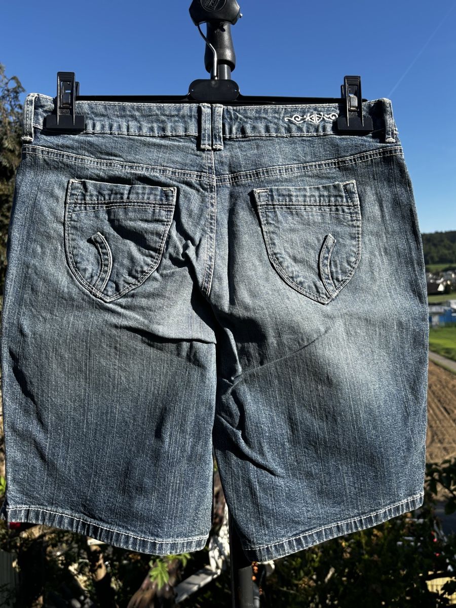 Jeans: Jeanshosen kurz  – Gebraucht aus Walterswil SO von Sunshineyupi 1