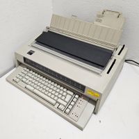 IBM 6747 Schreibmaschine mit Courier 10