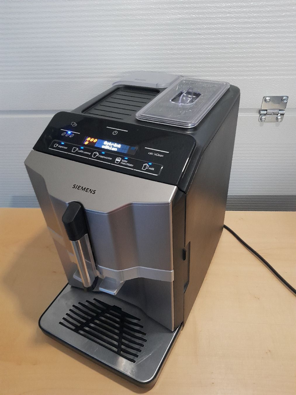 Siemens Kaffeemaschinen & Espressomaschinen: Siemens EQ300 Kaffeemaschine  – Gebraucht aus Benken SG von Paul072