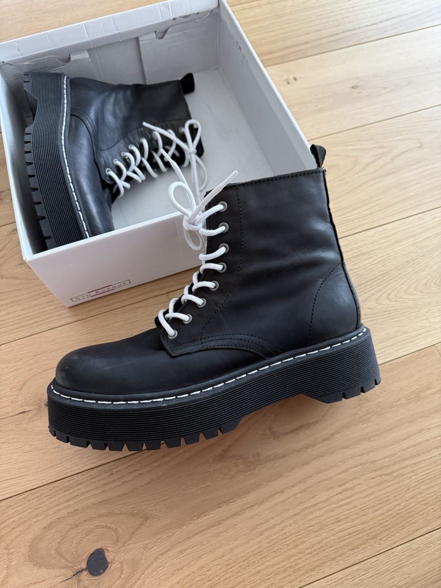 Scarpe da donna: Lederschuhe 41 – Nuovo (secondo la descrizione) da Brüttisellen venduto da Bluepurple1