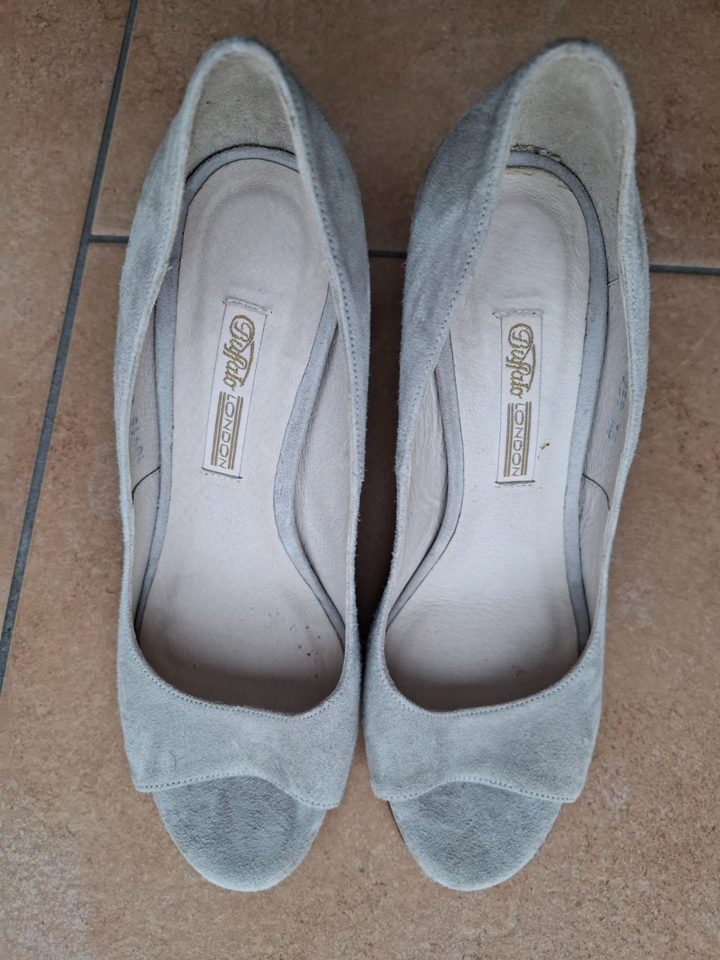Buffalo Scarpe da donna: Escarpins BUFFALO gris taille 36 – Usato da Echallens venduto da dianitas 1