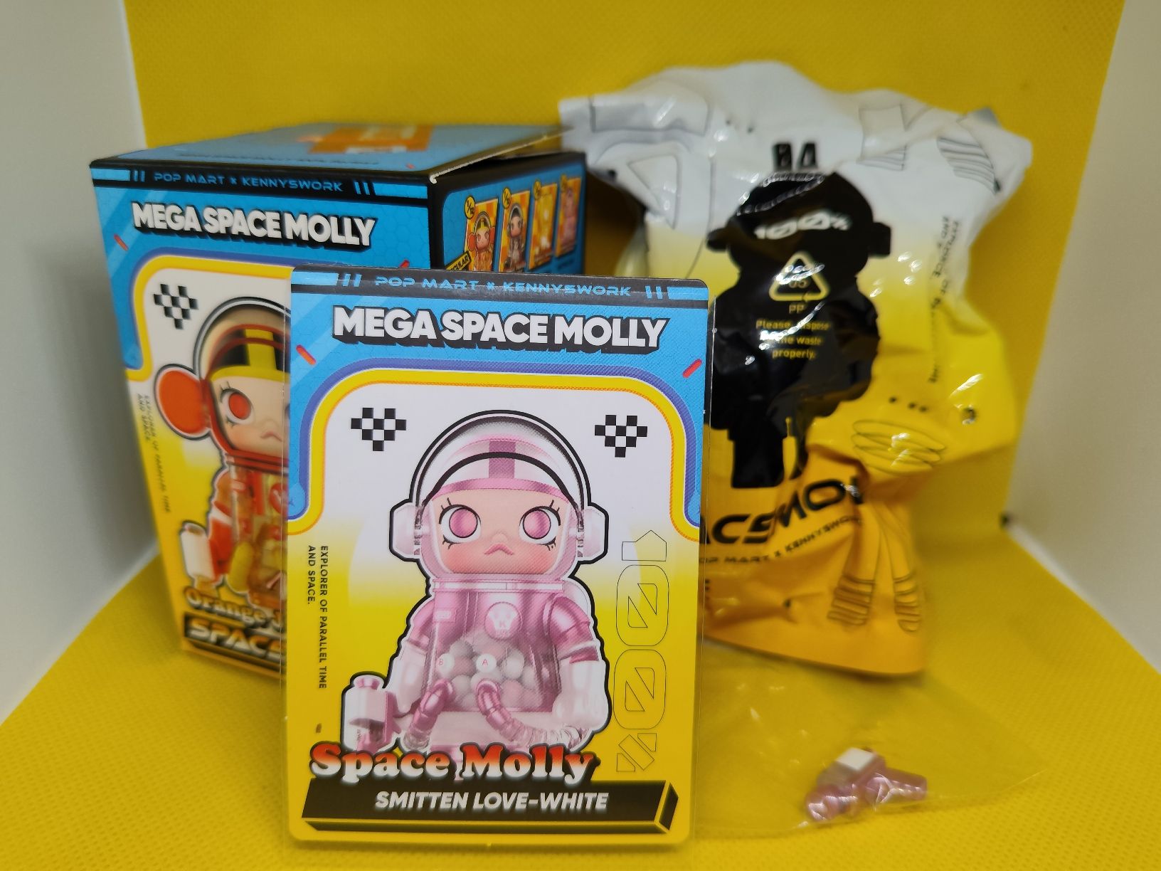 Pop Mart Statuette: Mega Space Molly Smitten White 100% Figur versiegelt – Nuovo (secondo la descrizione) da Rothrist venduto da SiddharthaMoon 1