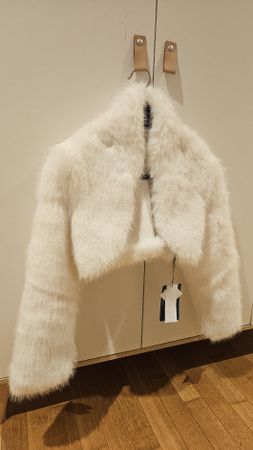 flauschige weisse Jacke / Bolero / Brautmode