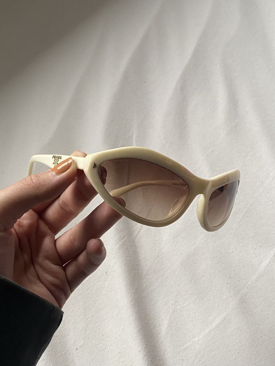 Prada Occhiali & Lenti: Vintage Prada Sunglasses Cream – Usato da Bulle venduto da lalooo 1