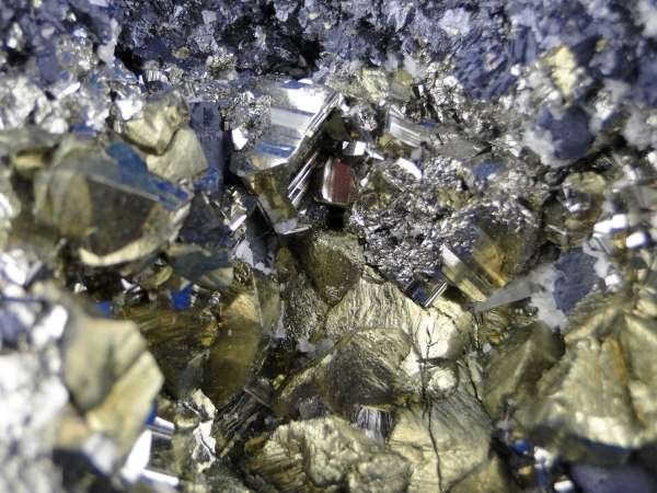 Minerali & Pietre curative: Chalkopyrit mit Galena – Usato da Schinznach Bad venduto da Demerald 5