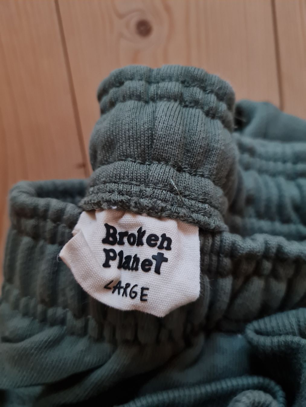 Kleiderpakete: Trainer Broken Planet – Neu (gemäss Beschreibung) aus Castrisch von CorinaS03 4