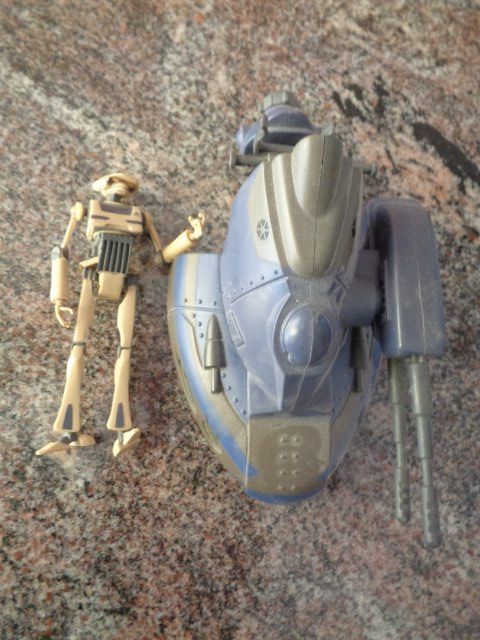 Hasbro Jouets: Star Wars Hasbro Tactical Droid with Speeder – D'occasion à sargans par Angamar