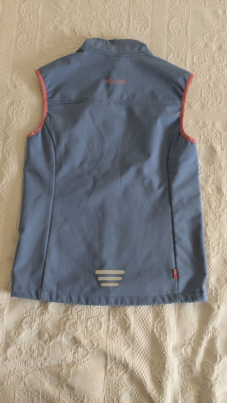 Autres vêtements fille: Trollkids Softshell Weste Gr. 164 – D'occasion à Adliswil par bibuubib 1