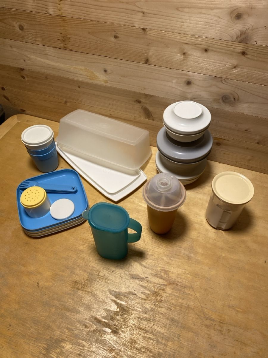 Tupperware Contenitori & Simili: Tupperware – Usato da Corcelles NE venduto da Avossouhaits