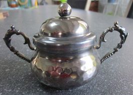 Alte kleine Zuckerdose mit Deckel versilbert (Silver Plated)