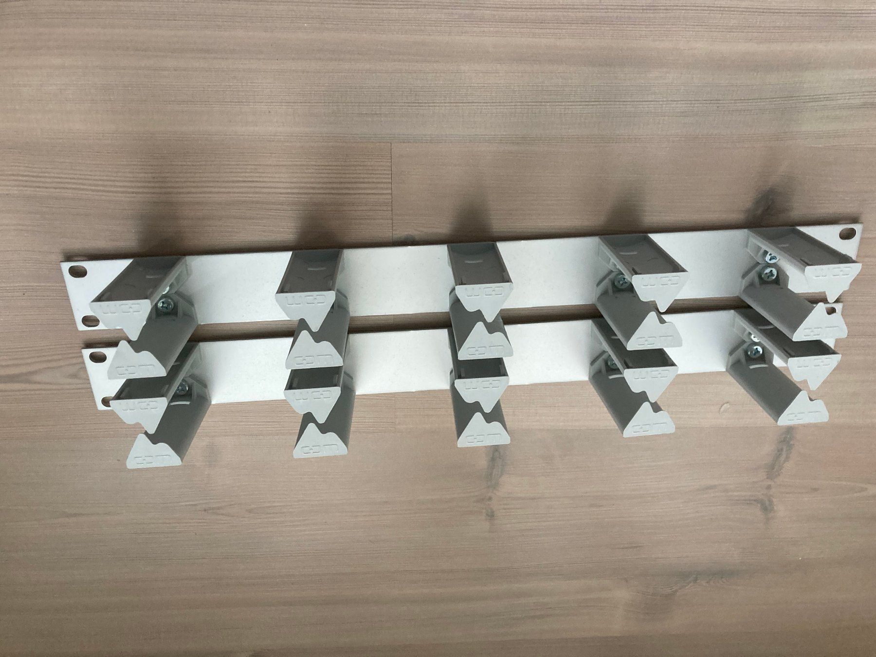 Racks & Cavalletti: 2 Kabelführungen 1HE Rack – Usato da Dielsdorf venduto da Textron 1