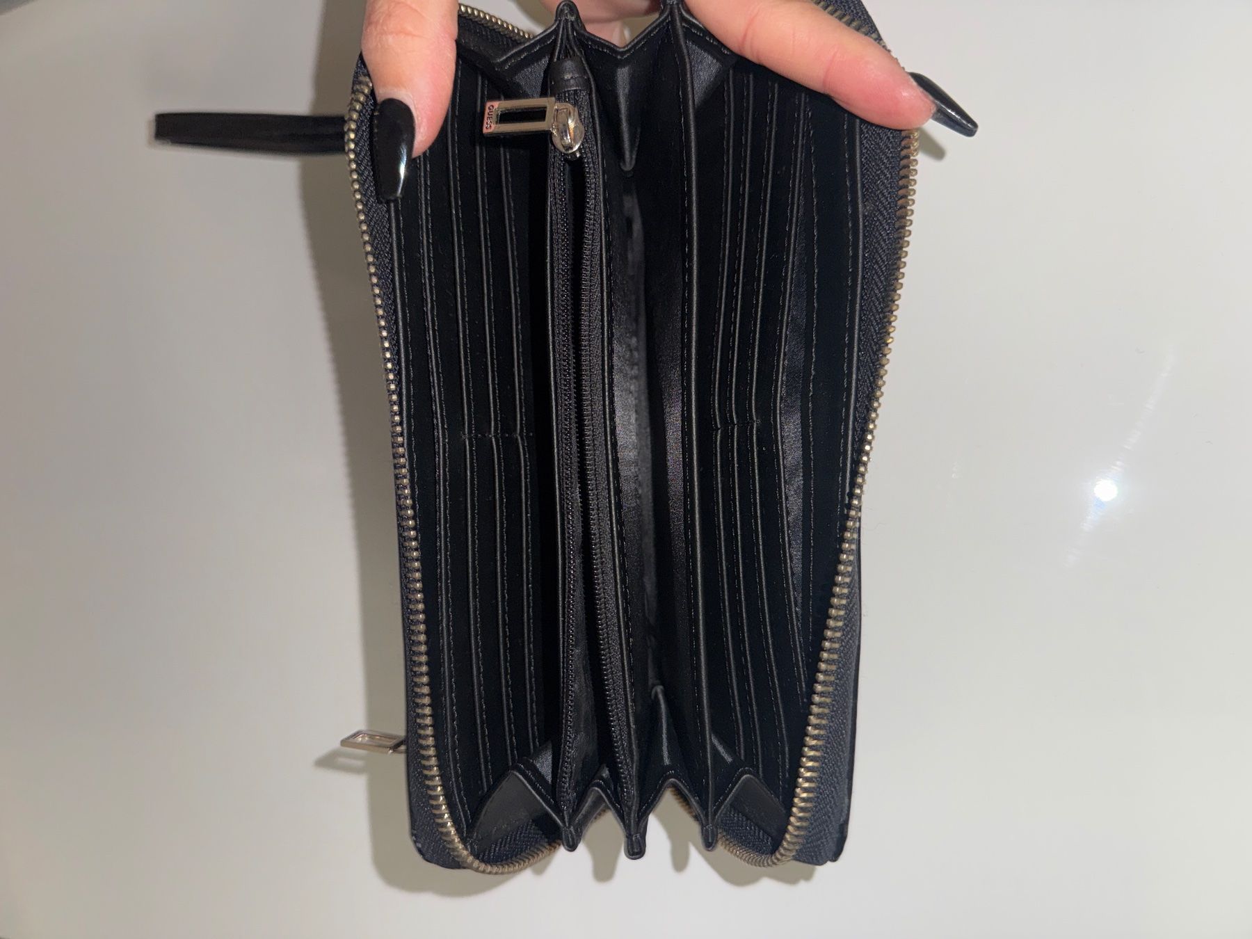 Guess Portamonete: schwarzes Guess Portemonnaie – Usato da Uster venduto da julia909 2