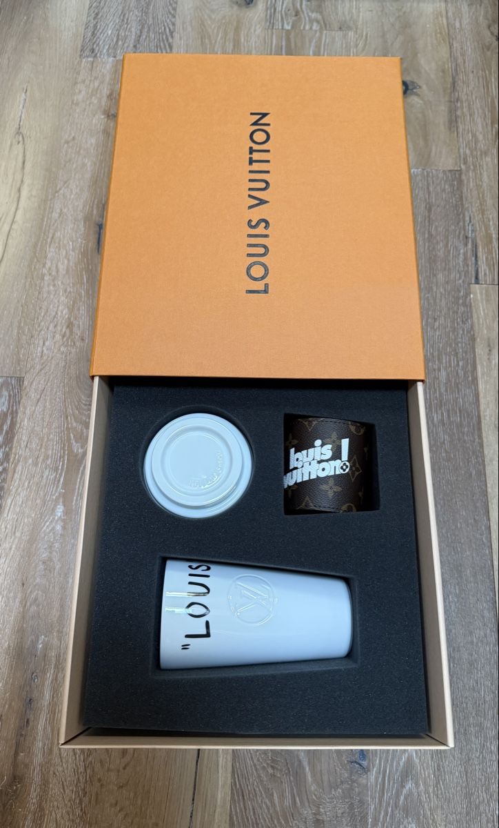 Louis Vuitton Tazze: Louis Vuitton NEW ceramic mug Set with monigram – Nuovo e nell'imballaggio originale da Grund b. Gstaad venduto da PlageNeige 3