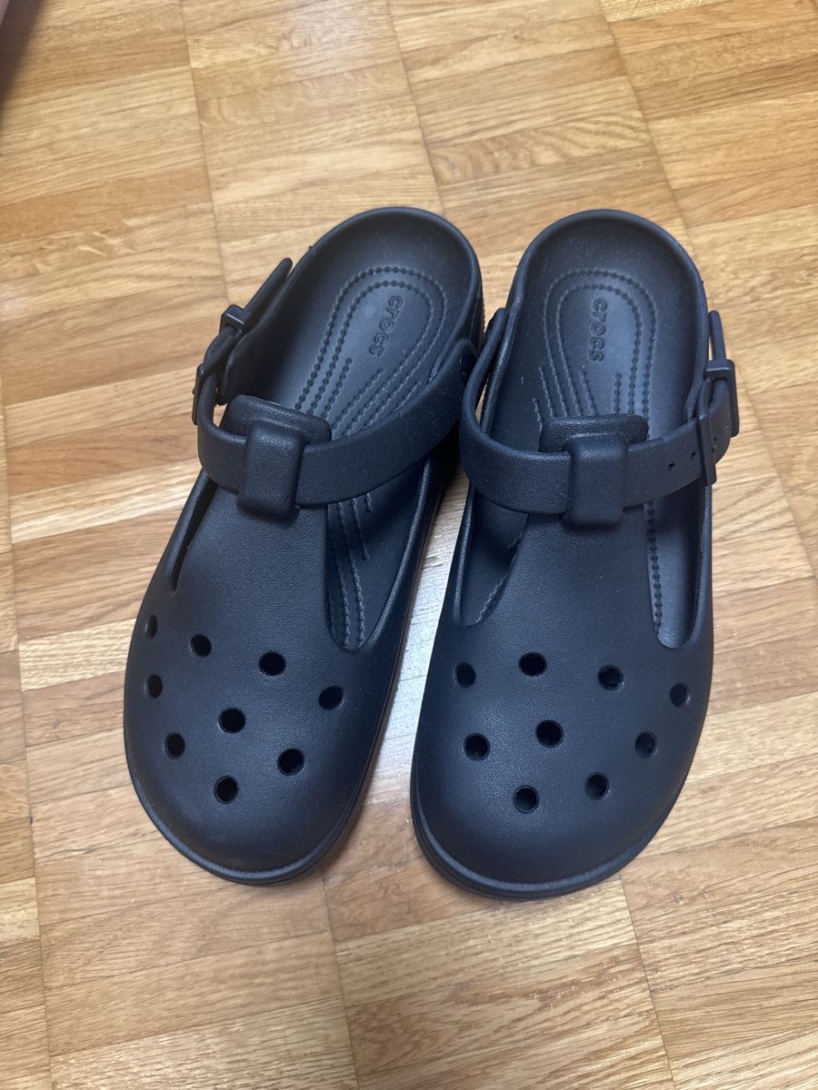 Crocs Scarpe da donna: Crocs Mary Jane Black Clogs, Size 9 – Nuovo (secondo la descrizione) da Zürich venduto da zurichwest