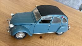Modèle réduit Citroën 2CV bleu état comme neuf