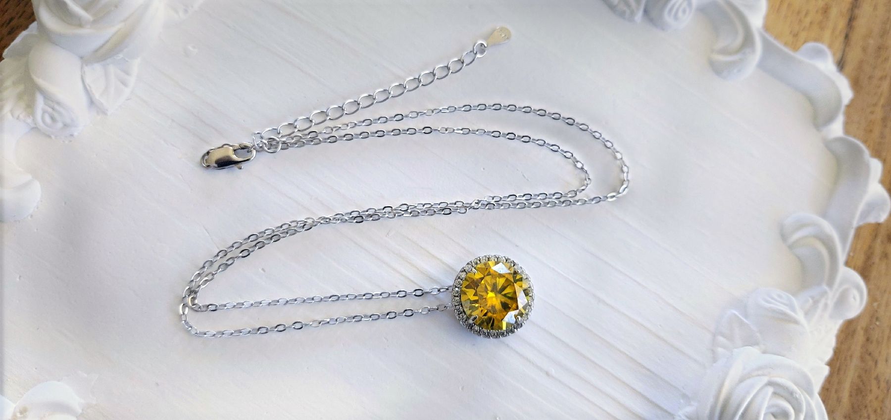 Ketten: Elegante Halskette mit 5ct. Moissanite – Neu (gemäss Beschreibung) aus Ettenhausen TG von CH2300