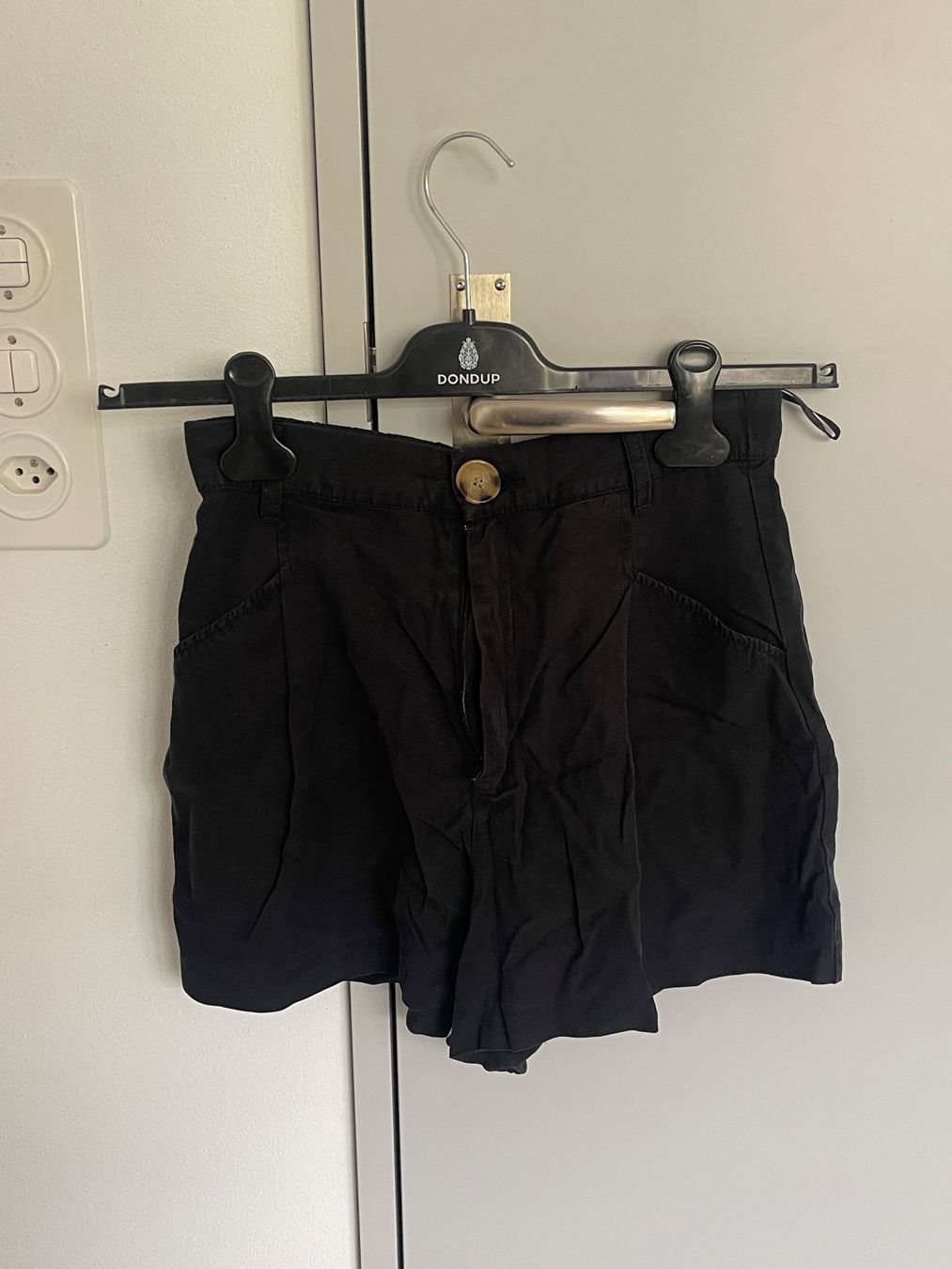 Zara Pantalons: Zara Stoffshorts – D'occasion à Zürich par liz_22fd